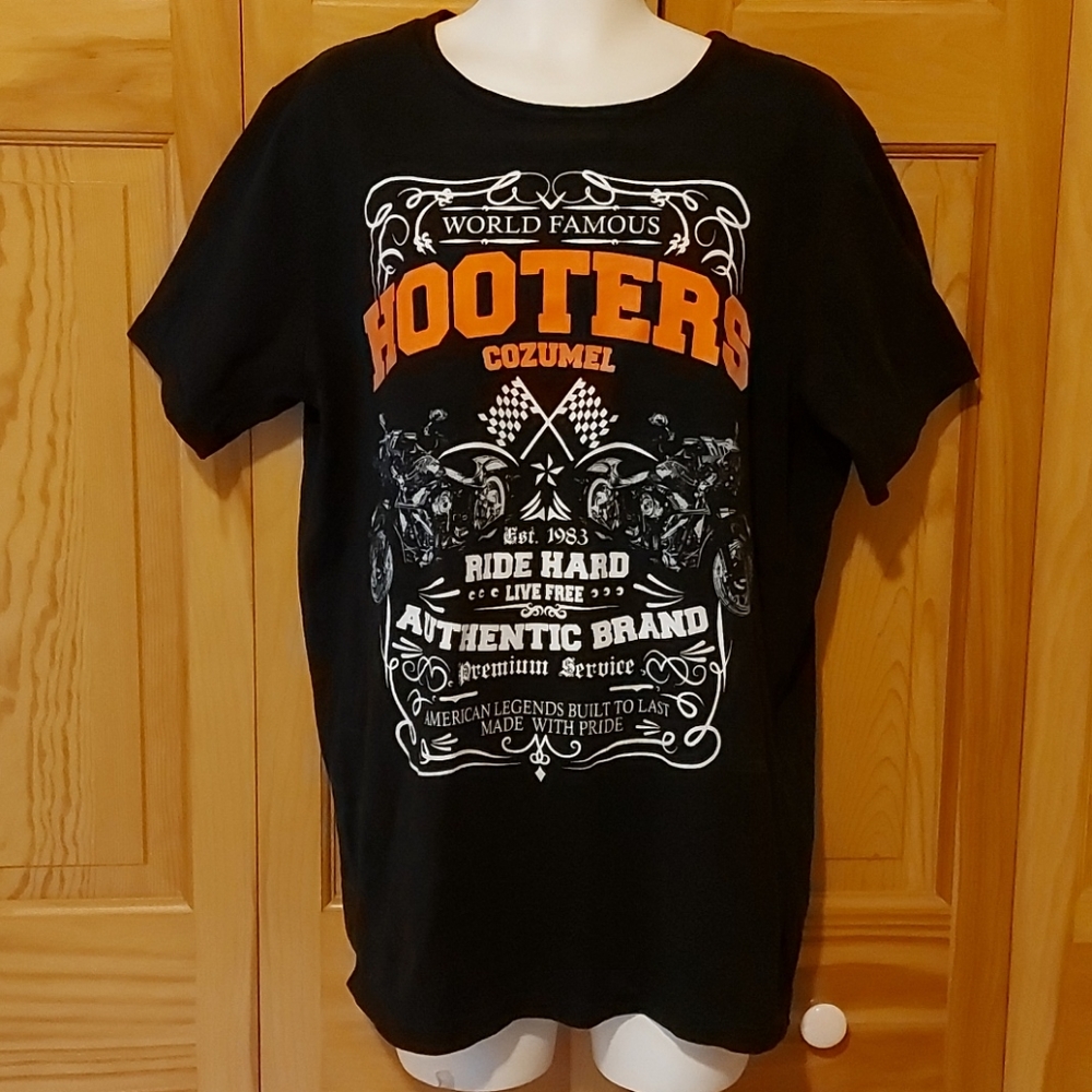 Hooters tshirt 🦉